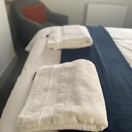 Spectacular 2 Bedroom Balcony Sea View Flat *