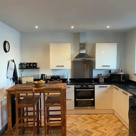 Spectacular 2 Bedroom Balcony Sea View Flat * Scarborough