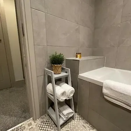 Apartment Spectacular 2 Bedroom Balcony Sea View Flat