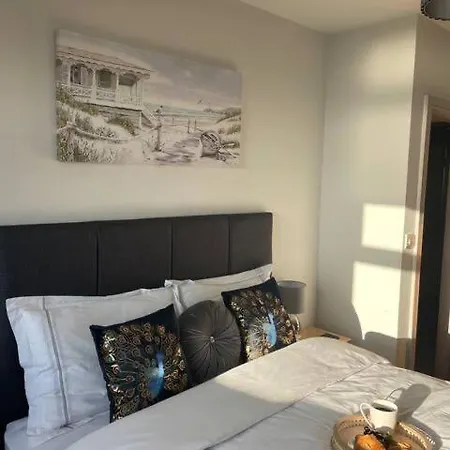 Spectacular 2 Bedroom Balcony Sea View Flat * Scarborough