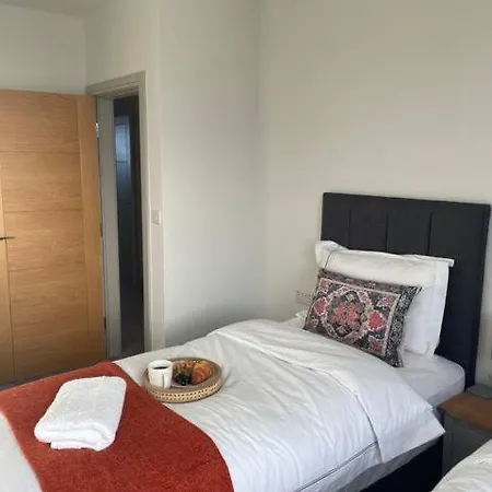 Spectacular 2 Bedroom Balcony Sea View Flat *