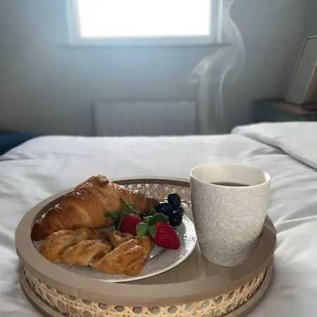 Spectacular 2 Bedroom Balcony Sea View Flat Scarborough