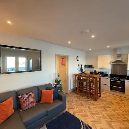 Spectacular 2 Bedroom Balcony Sea View Flat * Scarborough