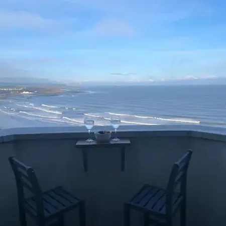 Spectacular 2 Bedroom Balcony Sea View Flat *