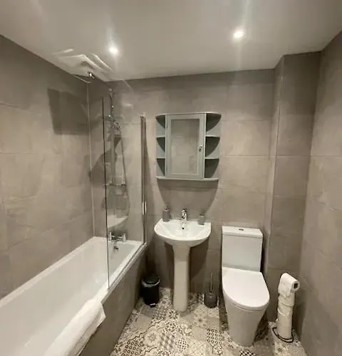 Spectacular 2 Bedroom Balcony Sea View Flat Scarborough