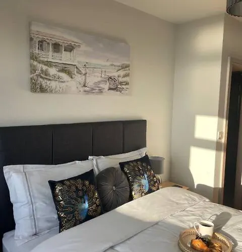 Spectacular 2 Bedroom Balcony Sea View Flat * Scarborough