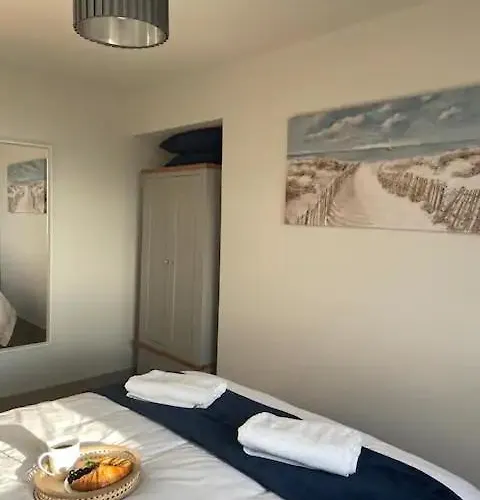 Spectacular 2 Bedroom Balcony Sea View Flat