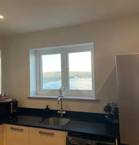 Spectacular 2 Bedroom Balcony Sea View Flat * Scarborough