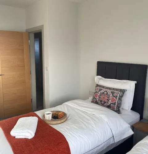 Spectacular 2 Bedroom Balcony Sea View Flat *