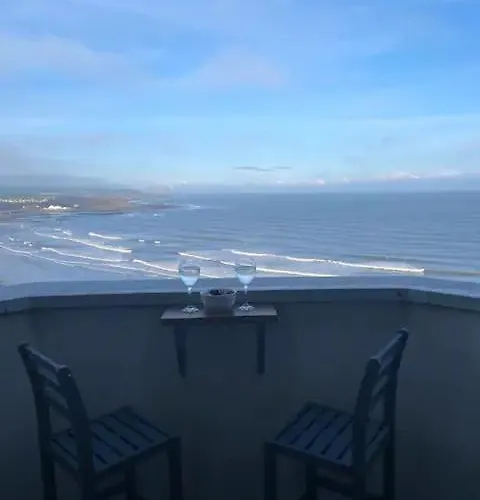 Spectacular 2 Bedroom Balcony Sea View Flat *