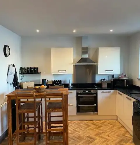 Spectacular 2 Bedroom Balcony Sea View Flat * Scarborough